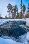 Бурная река зимой