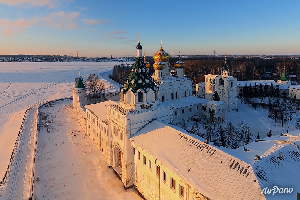 Ипатьевский монастырь зимой