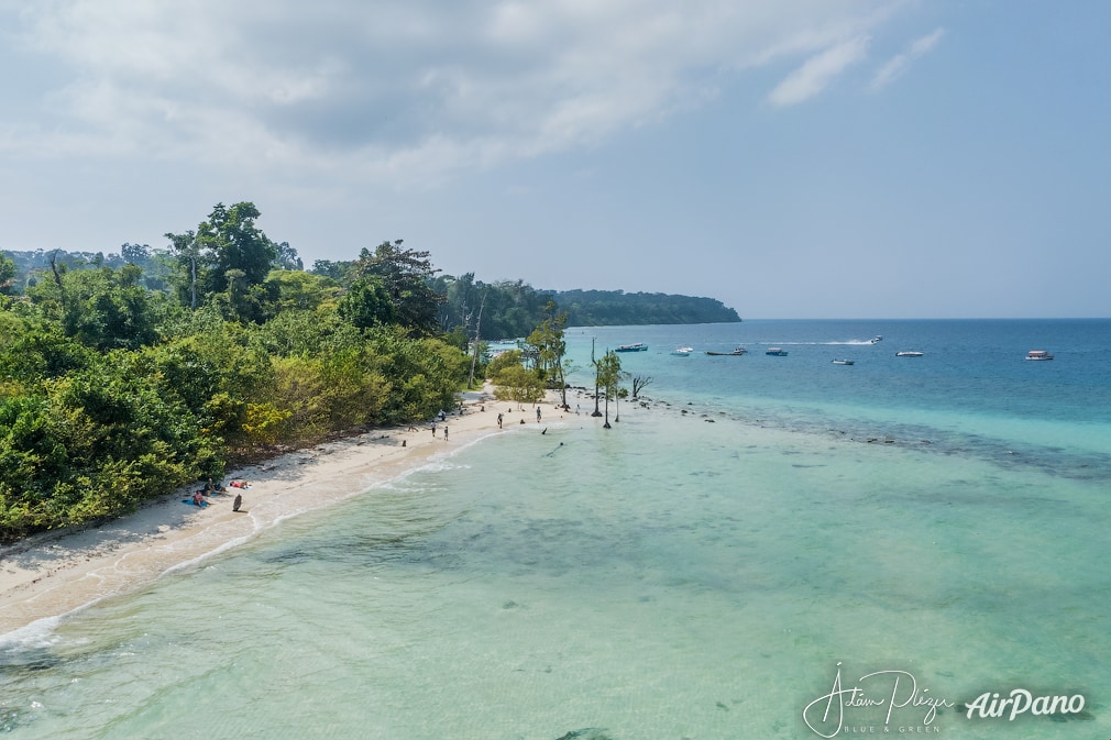 Над пляжем Elephant beach