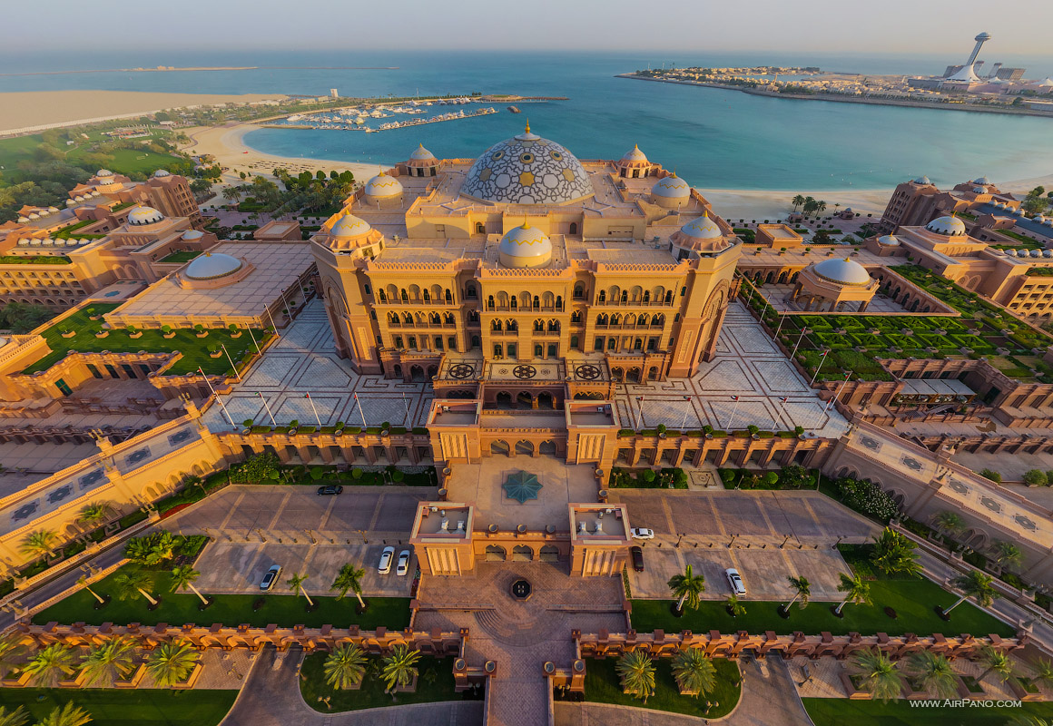 Emirates Palace в Абу Даби