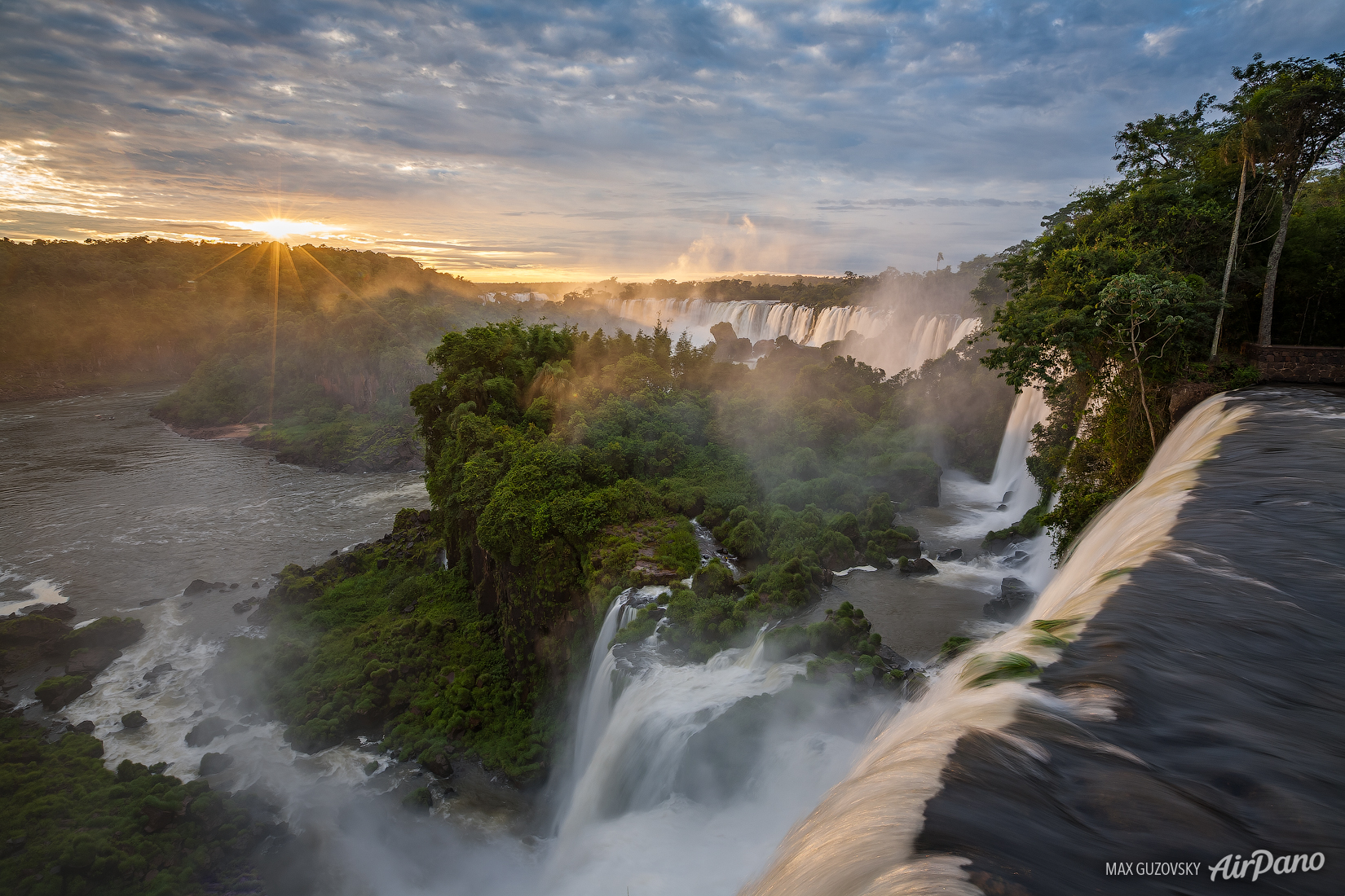 Водопады Игуасу панорамное фото