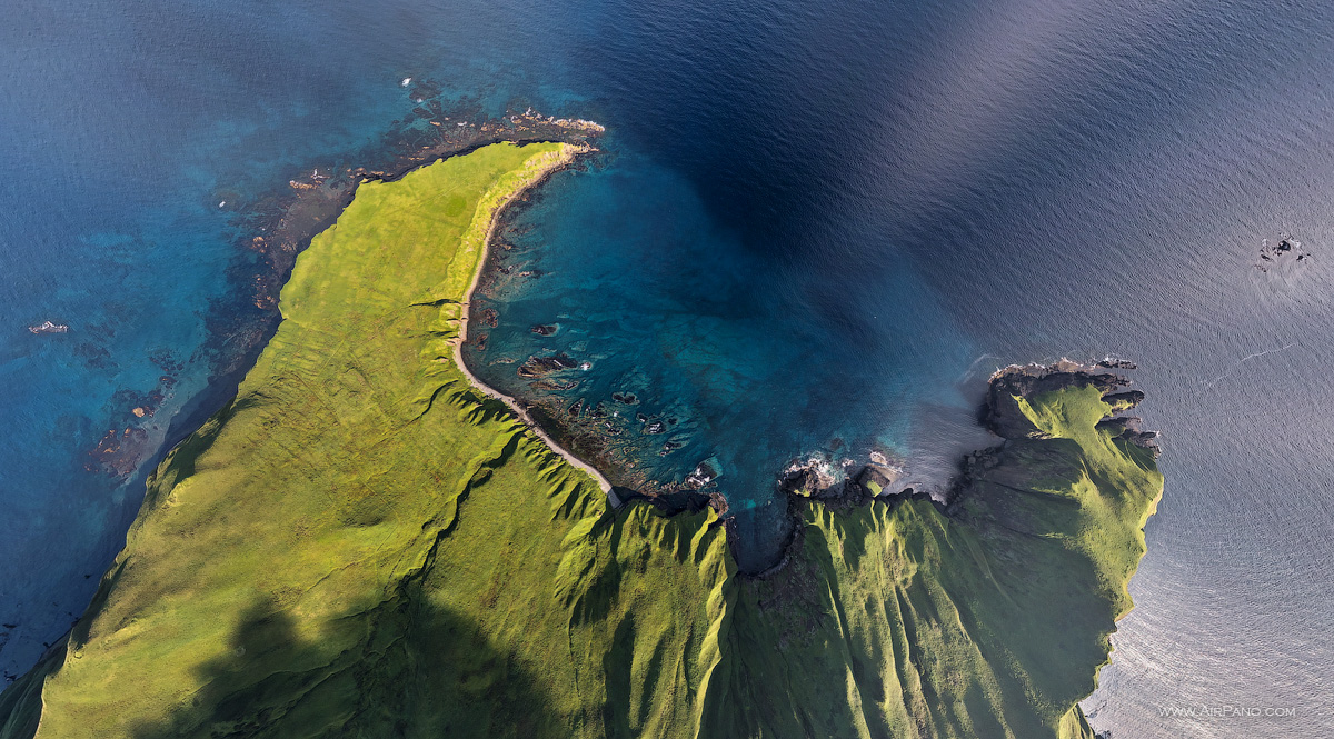 Остров Монерон со спутника