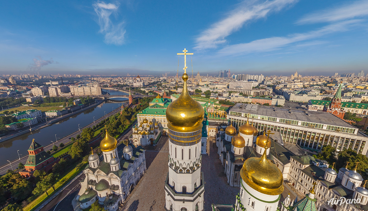 Вид с колокольни Ивана Великого Московского Кремля