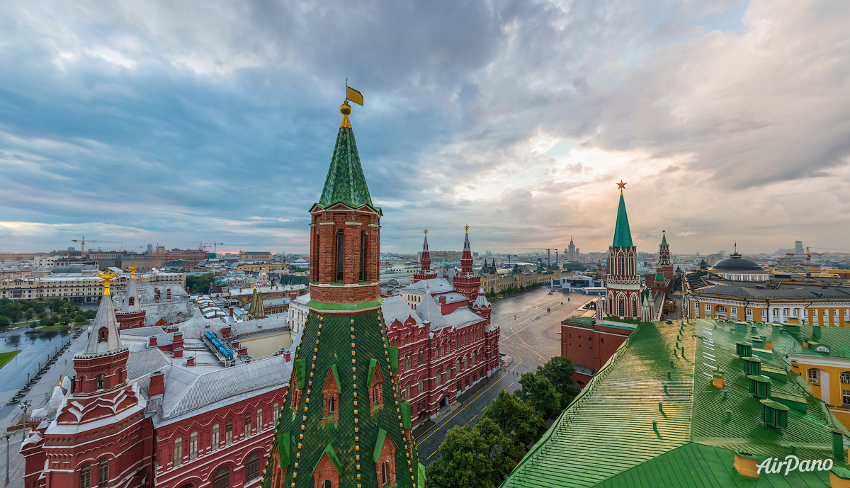 Угловая арсенальная башня московского кремля фото