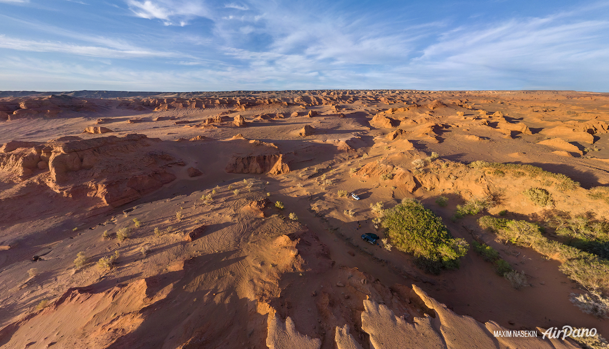 Gobi desert collective magara. Долина Гоби. Гоби Монголия. Оазис в Монголии. Пустыня в Монголии.