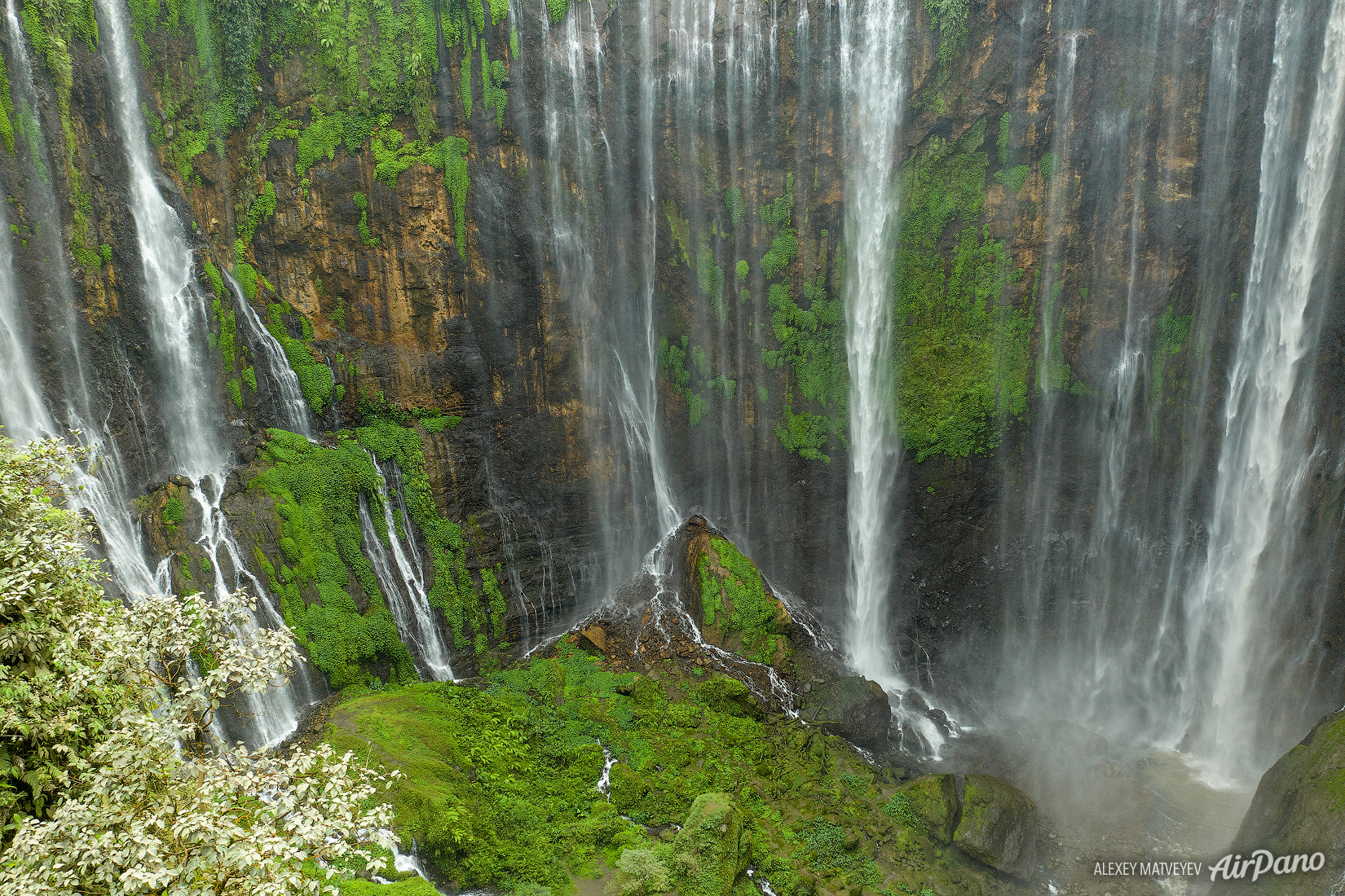 Tmpak Sewu Waterfall