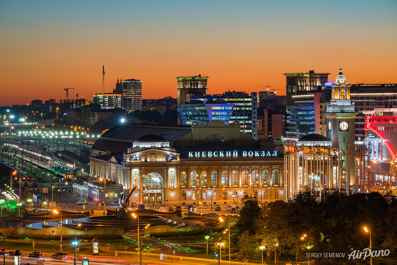 Москва фото киевская. Киевский вокзал и Москва Сити. Площадь Киевского вокзала панорама. Киевская площадь Москва с высоты. Москва Сити вид с Киевского вокзала.