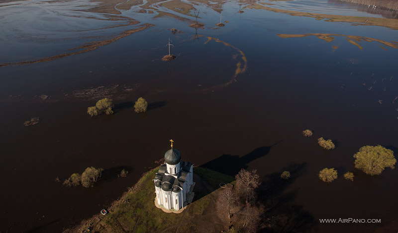 Храм на реке Нерли